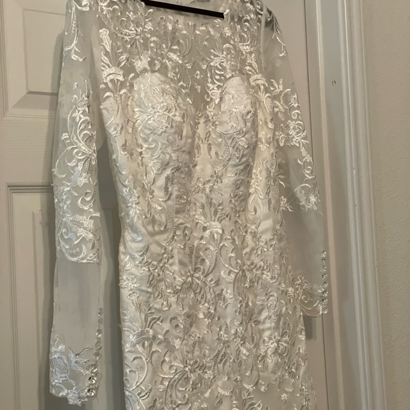 Sheath style Wedding Dress - Picture 5 of 11